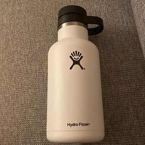 Hydro flask 64 oz growler. White